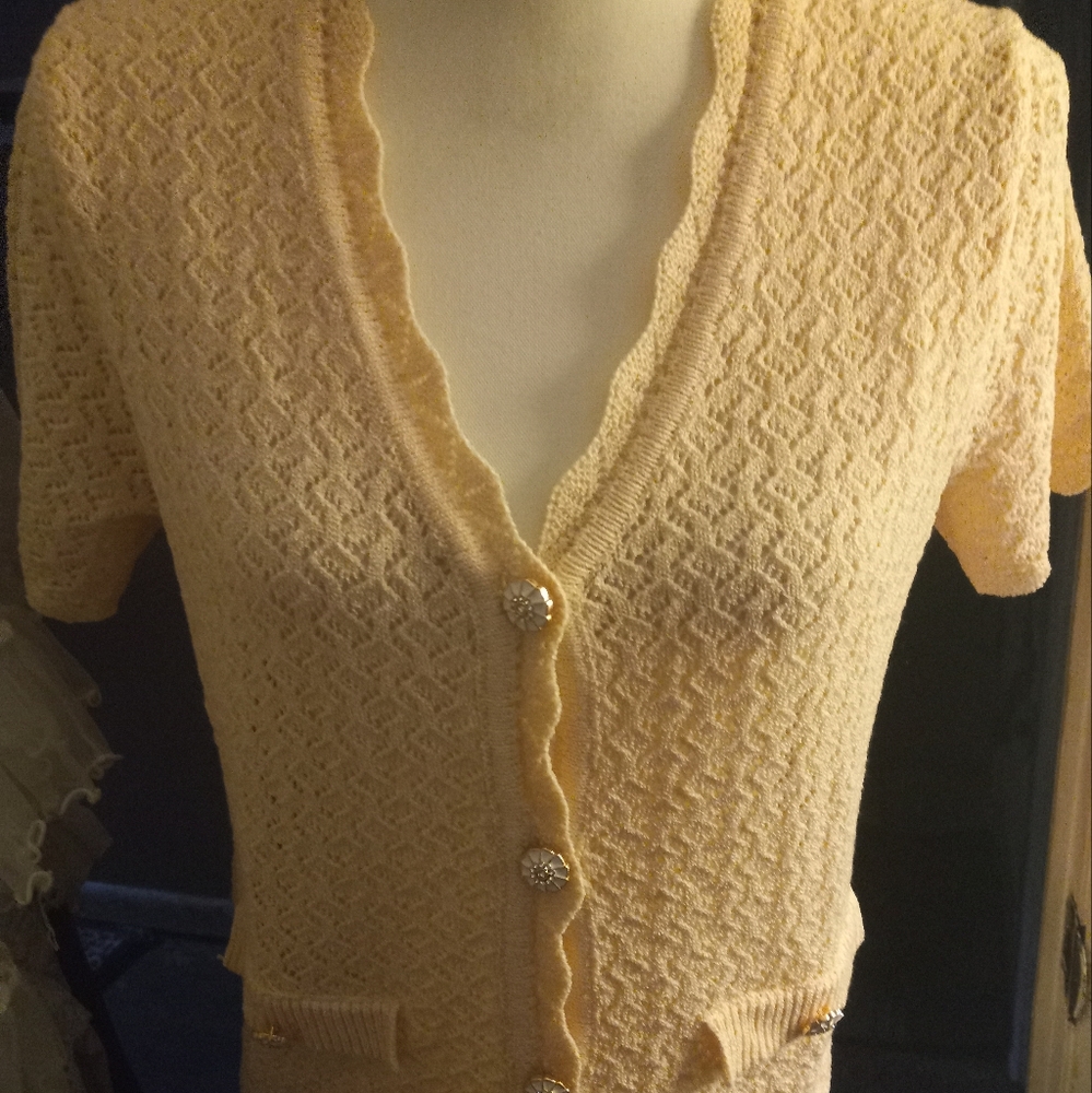 New,with tag,classic elegant apricot cardigan sweater with button front size m.